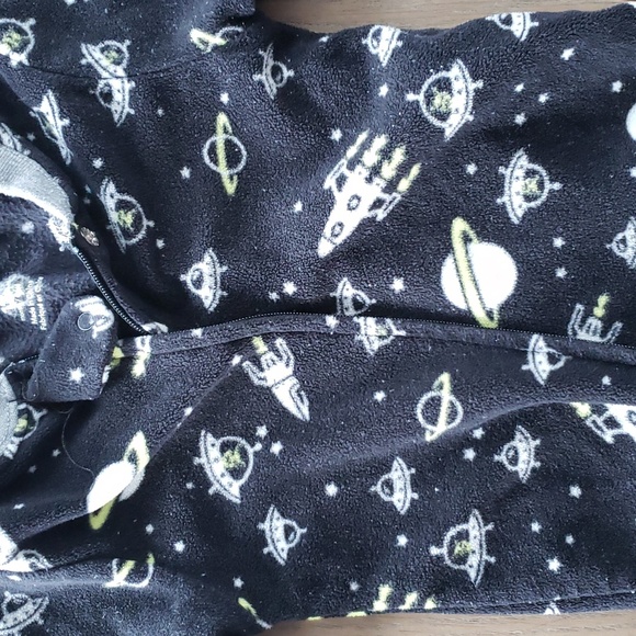 3/$18 - 12M Carters Fleece Footed Sleeper - Picture 3 of 4